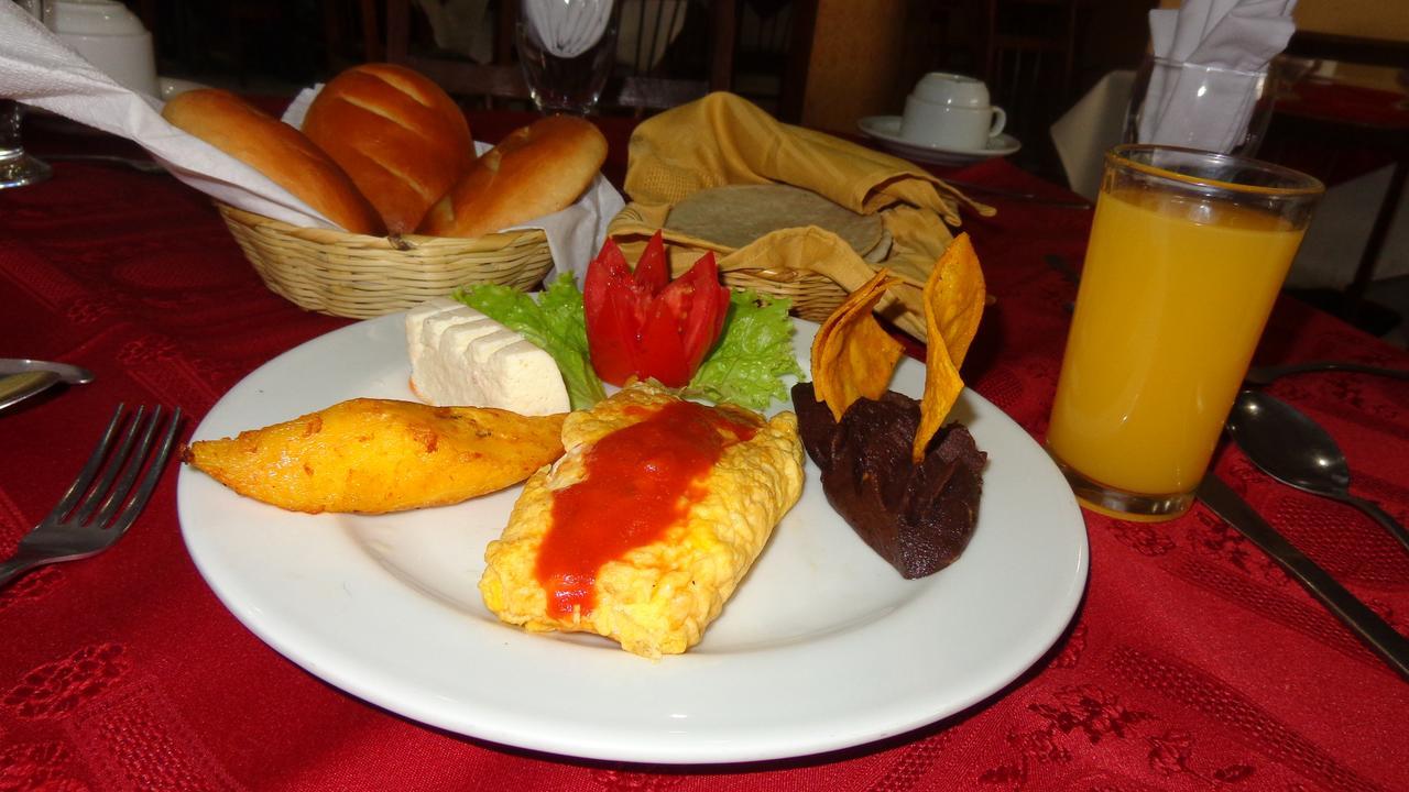 Hotel Premier Huehuetenango Exteriör bild